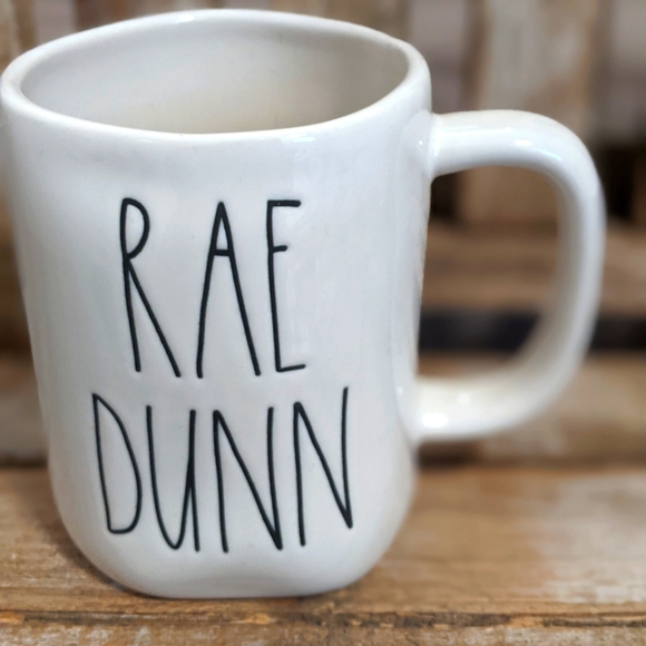 πΊπΈ Rae Dunn Signature Mug